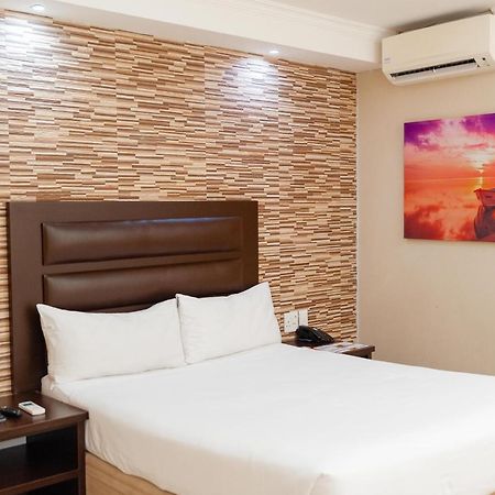 דורבן Bayside Hotel 100 Pixley Kaseme Street מראה חיצוני תמונה